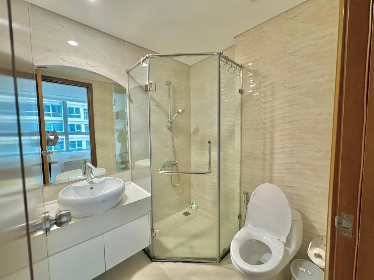 2Beds 2Baths Modern Design Vinhomes Central Park Ho Chi Minh City 0*,  Vietnam